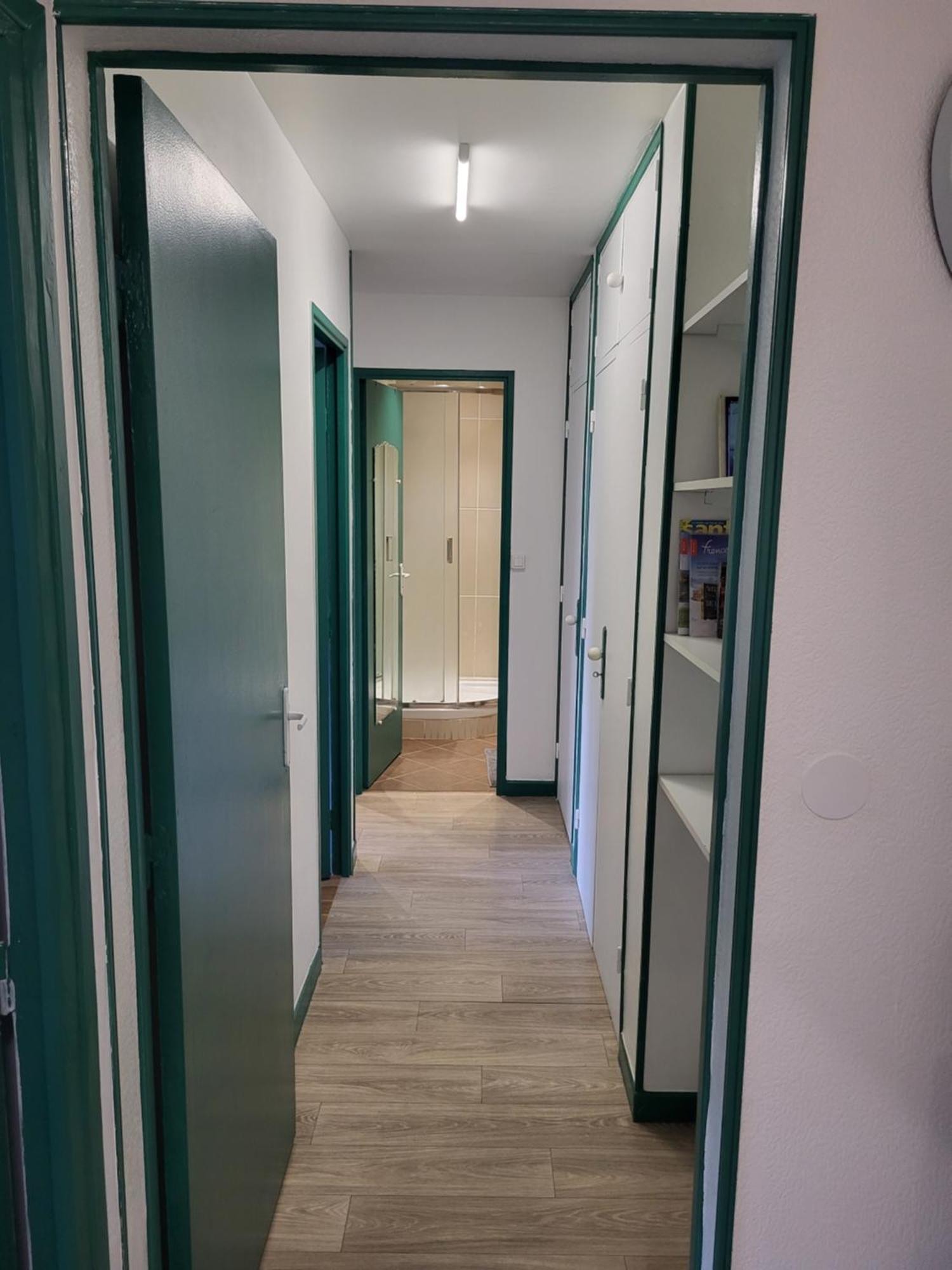 Private Room-2 In Hannana Apartment- 2 Min Walk To Tram 12 Min To Train Station 15 Min To Massena Place Séjour chez l'habitant