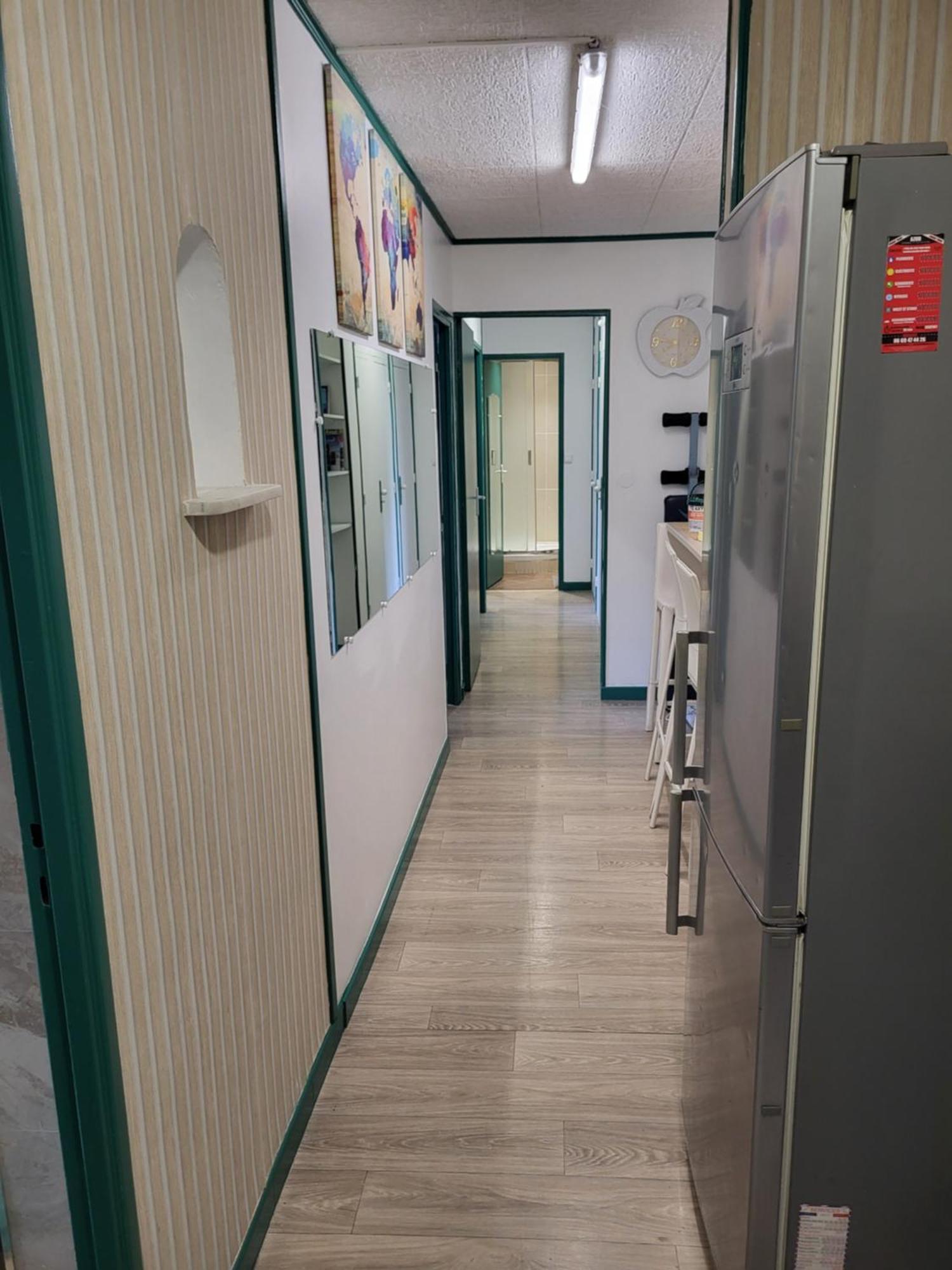 Séjour chez l'habitant Private Room-2 In Hannana Apartment- 2 Min Walk To Tram 12 Min To Train Station 15 Min To Massena Place Nice